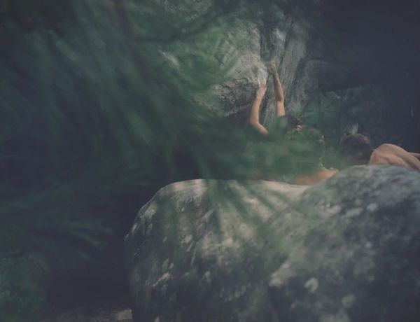 Martina Hoogland Ivanow《Shadow Works, Living the Dream》：光影与身份的诗意探索