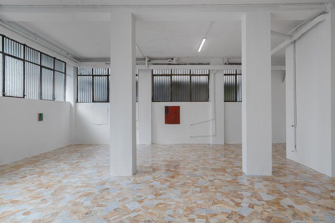 Monique Mouton《Sapphire》：银尖笔下的光影与材质实验