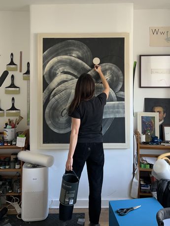 Cat Spilman《Body Language》:用抽象笔触探索身体与成长