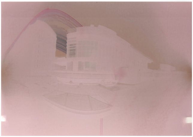 Constantina Zavitsanos《out of touch, out of time》：感知、依赖与时间的诗意探索