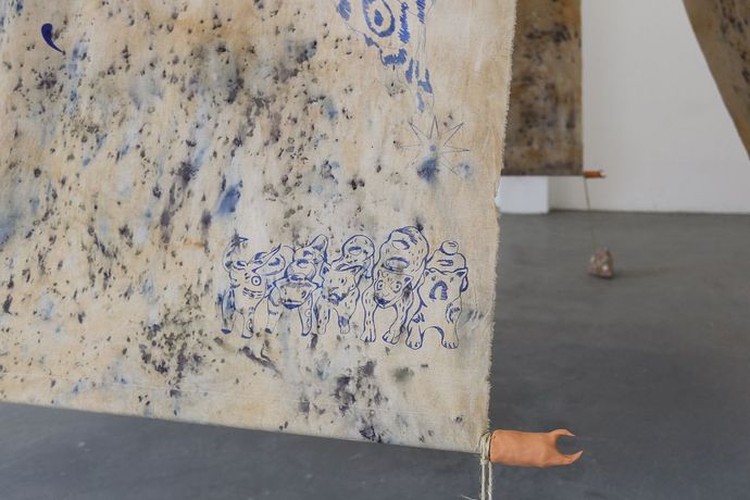 Ambra Grassi《未说出口的话是沉默中死去的蝴蝶》：诗意与神秘的当代艺术之旅