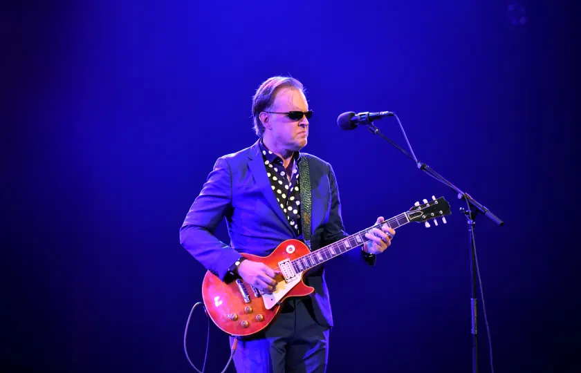 Joe Bonamassa 2026 演唱会《Live in Paris》巴黎站来了:布鲁斯吉他大神燃爆全场!