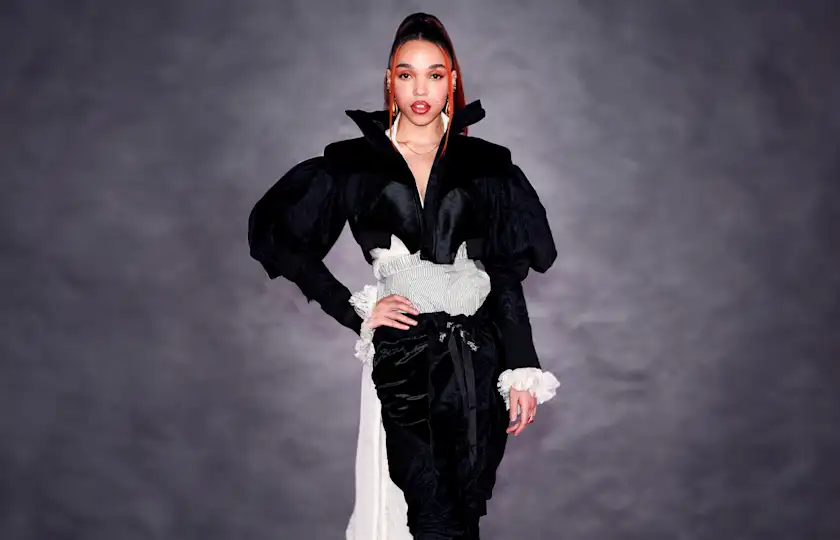 FKA Twigs 2026年演唱会《FKA Twigs Tour》巴黎站来了:先锋视觉+爆炸氛围,绝对不容错过!