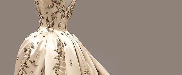 王室时尚:泰国宫廷的高定与传统:泰国王室服饰与法式高定的跨文化对话