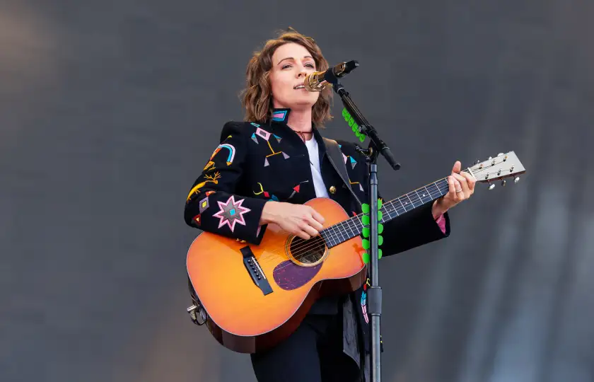 Brandi Carlile 2026 巴黎演唱会《La Seine Musicale》站来了:治愈女声,巴黎夜色,等你来嗨!