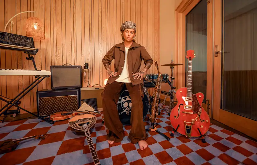 Tash Sultana 2026年演唱会《Return To The Roots》马德里站来了：Loop大神现场炸翻全场！