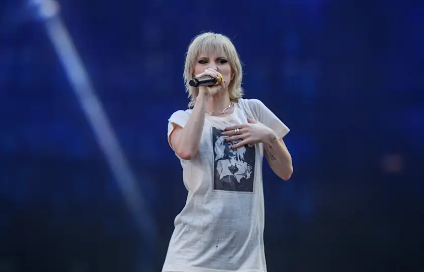 Hayley Williams 2026 英国演唱会 Manchester站来了:主唱solo炸场,双场连嗨不容错过!