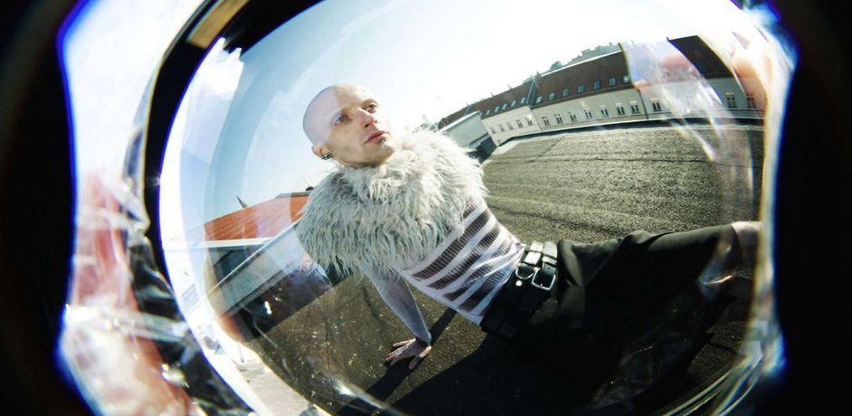 时尚摄影合集《Rico Reframed. New Perspectives on Puhlmann’s Fashion Photography》:新生代视角下的时尚与身份对话