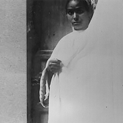 Hoda Afshar《The Fold》:摄影与凝视的当代反思