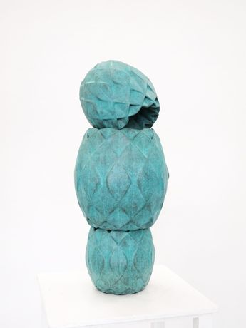 雅娜·卡斯帕里（Jaana Caspary）《SKULPTUR》：探索日常物品的雕塑潜能