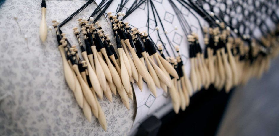 新锐设计师群展《Fashion x Craft: Echoes of Tomorrow》:传统手工艺在柏林绘画陈列馆奏响未来回响