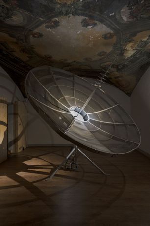 瓦莱里奥·丹杰洛《永久信号丢失》：一场关于失联与悬置的装置叙事