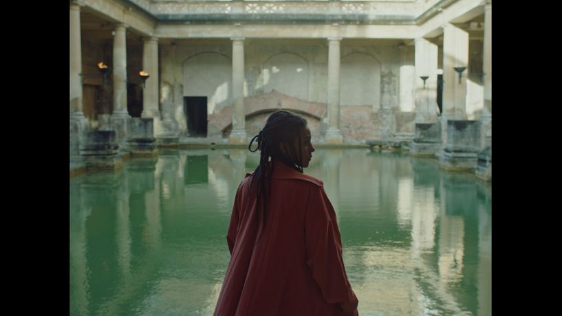 Leah Clements《Apophenia》:在疾病与疗愈的场域中寻找意义的感官之旅
