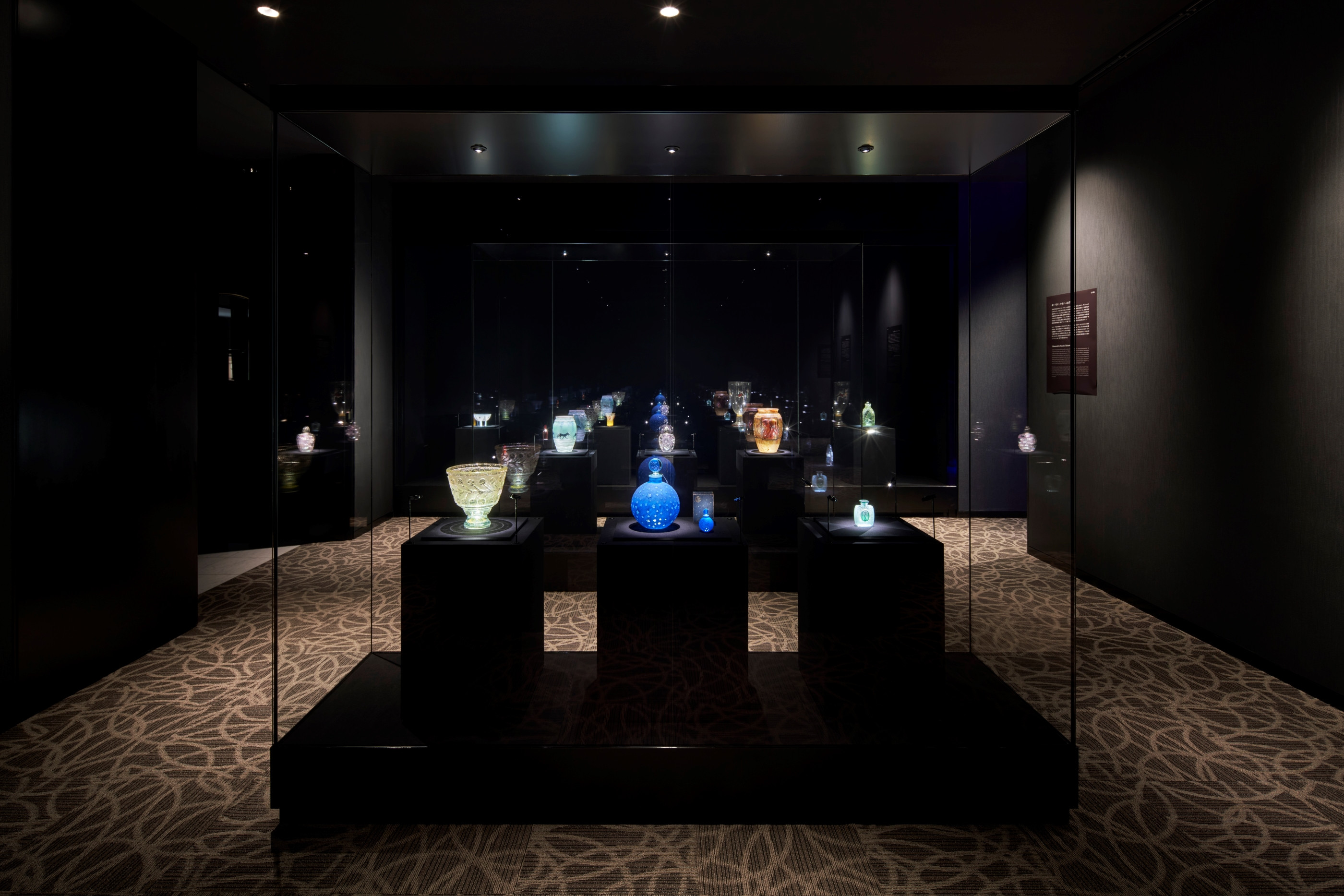 装饰艺术｜《装饰艺术100周年展》：从拉利克的香水瓶解读百年风华