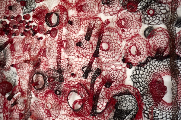 盐田千春《Exposing an Inner Universe》：一场通往内心宇宙的旅程