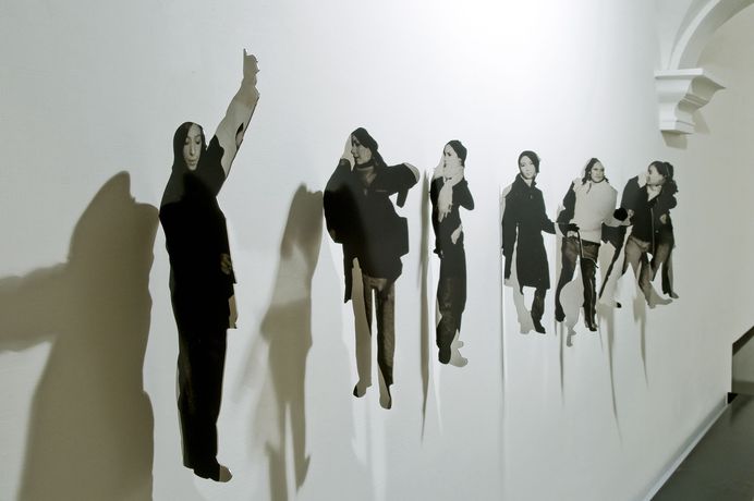 Simona Uberto 《Fatum Futura》:一场跨越三十年的摄影与装置之旅,在现实与幻觉的边界漫游