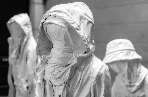 希梅娜·卢卡斯《流亡童年》：以艺术凝视被迫迁徙的童年