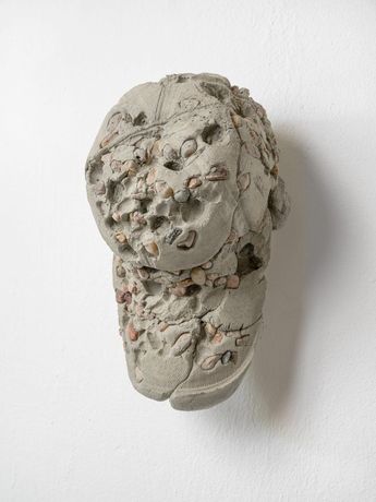 Sofia Hultén 《Concrete Head》:在物质与意义的边界上舞蹈