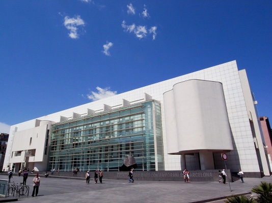 娜塔莉亚·卡多索《Hacer sitio》：绘画与空间的建构对话