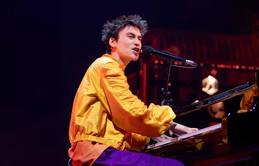 Jacob Collier 2026 演唱会意大利站来了：音乐鬼才的奇幻现场，错过等一年！