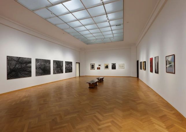 Dirk Braeckman《Although》：伦敦GRIMM画廊呈现比利时摄影大师的暗房诗学