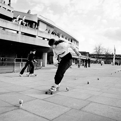 滑板文化主题《Skate 50》：伦敦南岸中心展出，回顾地下滑板空间50年历史