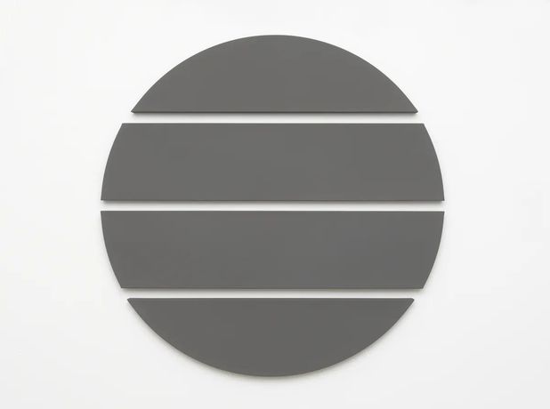 艾伦·查尔顿《Alan Charlton》：五十年灰色单色画的极致探索