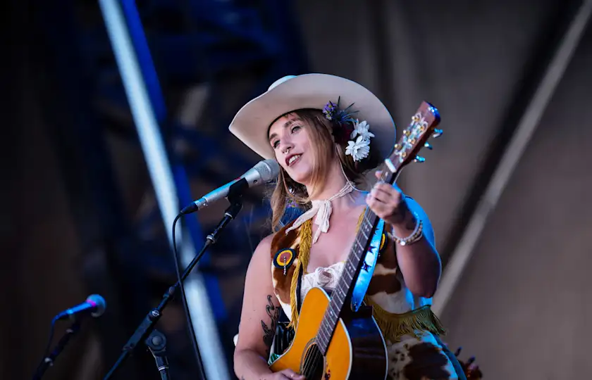 Sierra Ferrell 2026 演唱会《Heavy Petal Tour》英国站来了:复古民谣的浪漫现场!