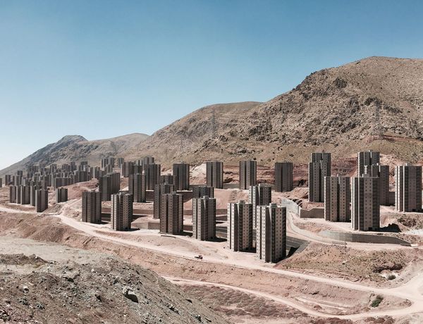伊朗社会住房项目《Pardis Phase 11》：从天堂到鬼城的建筑批判