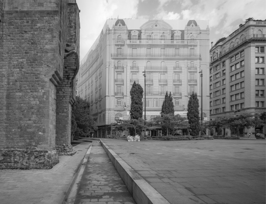 摄影与建筑《Ver es inventar. Barcelona: arquitectura y ciudad》:一场关于城市观看与物质反思的群展