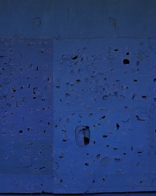 Blue and Black Puncture Paintings：西蒙·卡莱里的触觉绘画实验