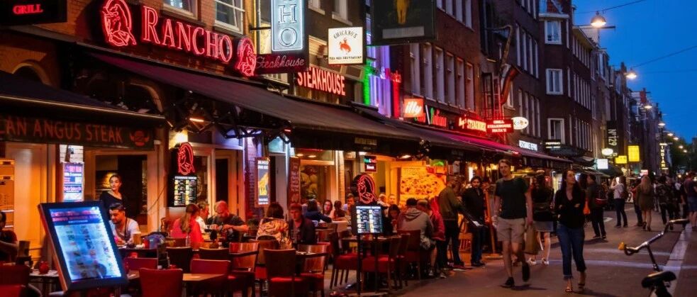 阿姆斯特丹餐饮新规 | 宵夜店提前关门，餐饮业主直言生意难做，城市生活将受哪些影响？