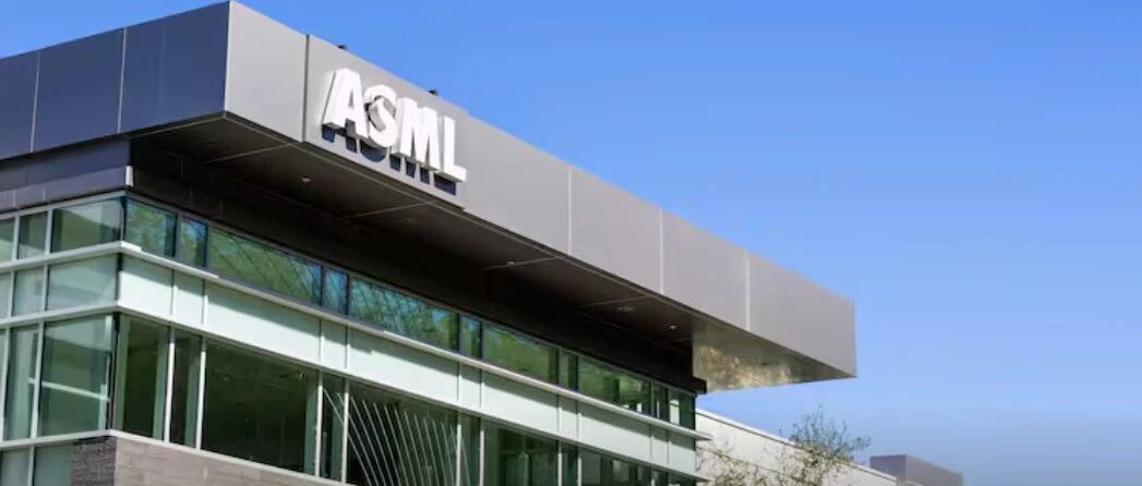 ASML中国芯片出口|荷兰光刻机巨头预警中国订单锐减,全球半导体产业迎来新考验