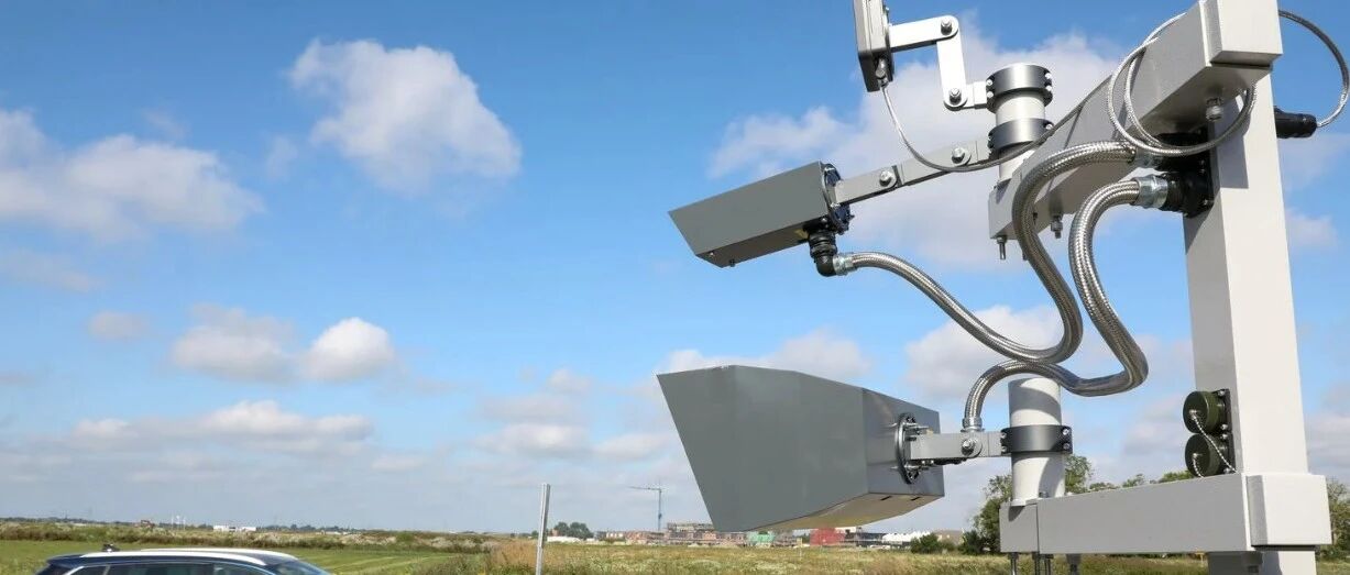 荷兰开车玩手机罚款 | 新型抓拍神器上线,3个月开出超1.2万张罚单