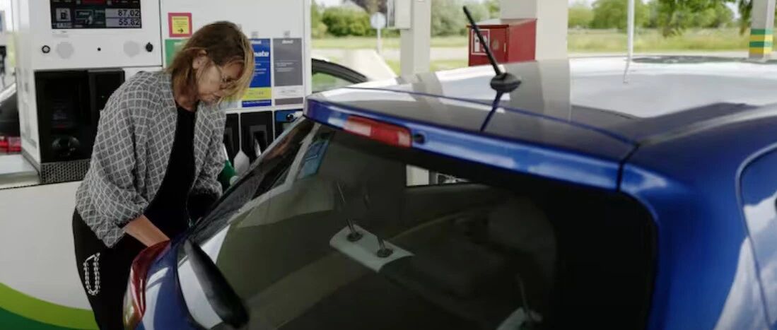 荷兰油价差距创新高,聪明司机如何绕路加油省钱?