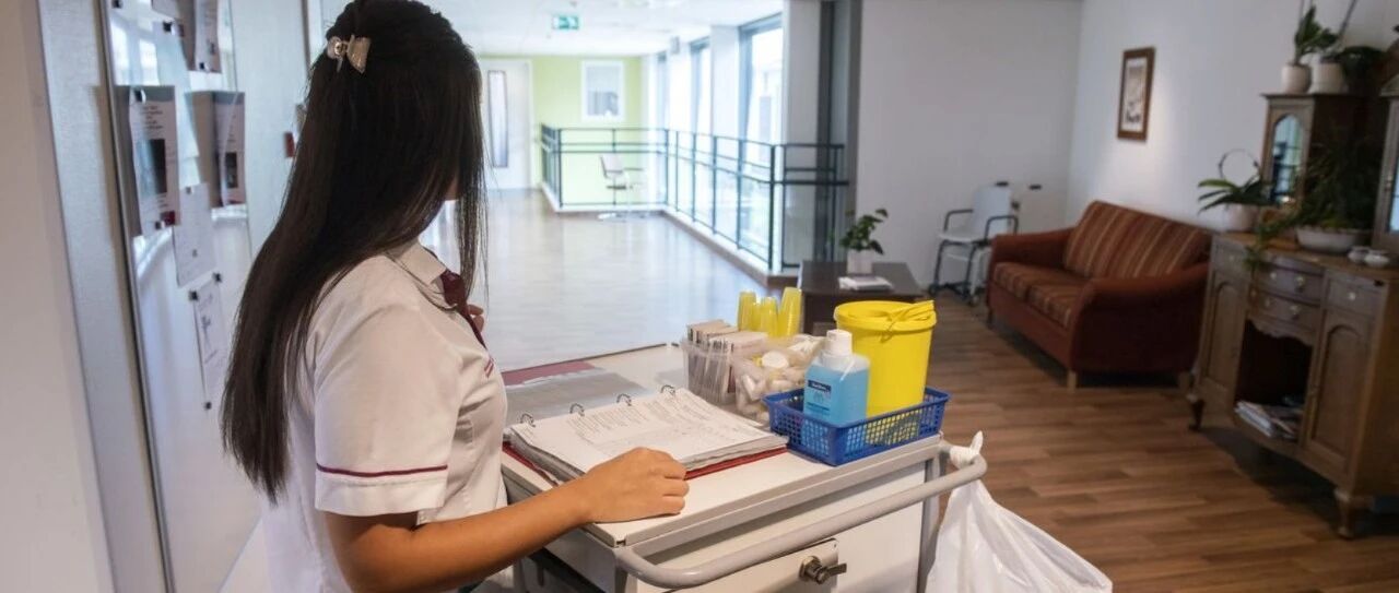 荷兰职场歧视与收入现状|华人护理师遭遇隐形壁垒,荷兰存款与自由职业收入大揭秘