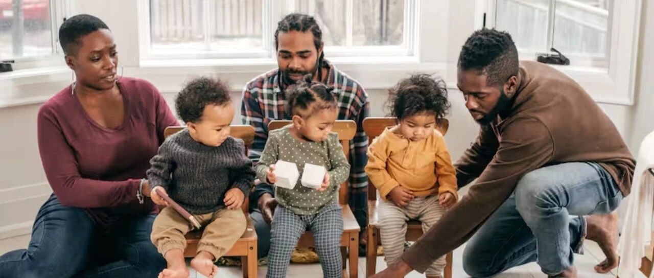 炸裂!荷兰将允许“四名法定父母”?史基浦机场扩建,每位居民“摊”多少钱?冬雪“二次暴击”!这些省份将再白一次…