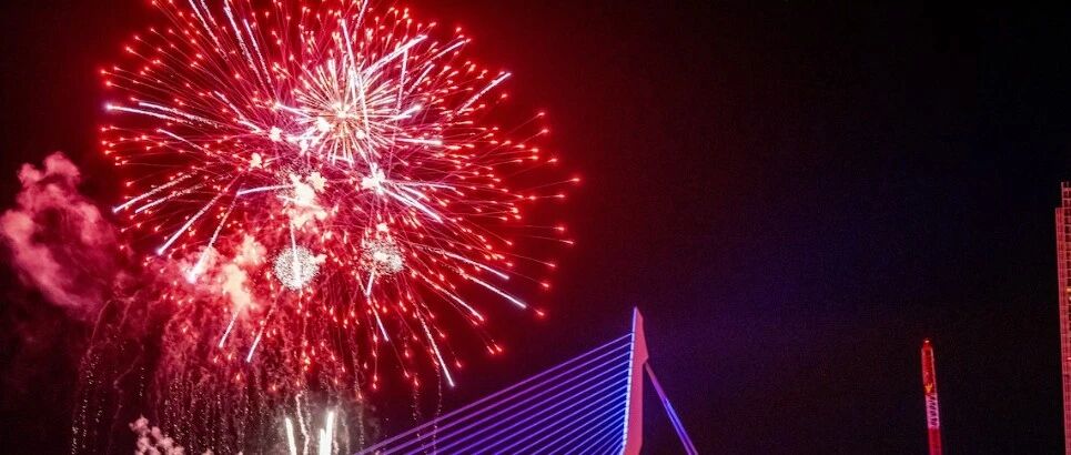 惊喜逆转!鹿特丹标志性跨年烟花秀“获救”,视觉盛宴继续~