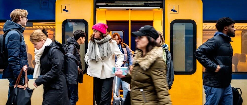 火车大面积停运！荷兰多条铁路一夜瘫痪！“天价铜”惹的祸？3天法定假期/NS新时刻表/换医保…12月记得这些事！