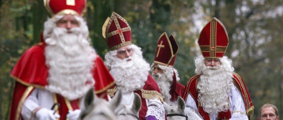 荷兰圣尼古拉斯节闹乌龙:2个Sinterklaas同框!能源专家教你调温:一年省€670!全球最佳旅游城市出炉,阿姆第7!